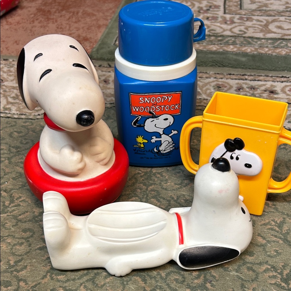Vintage snoopy/ Peanuts collectible Set
